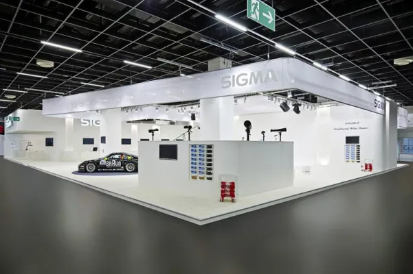 Bild: Erfolg im neuen Gewand - Unit One realisiert SIGMA-Messepräsenz auf der photokina 2010