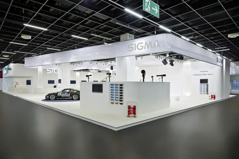 Bild: Erfolg im neuen Gewand - Unit One realisiert SIGMA-Messepräsenz auf der photokina 2010