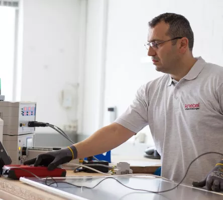 Bild: Infrarot-Heizungen von Knebel: Top-Qualität in individueller Handarbeit