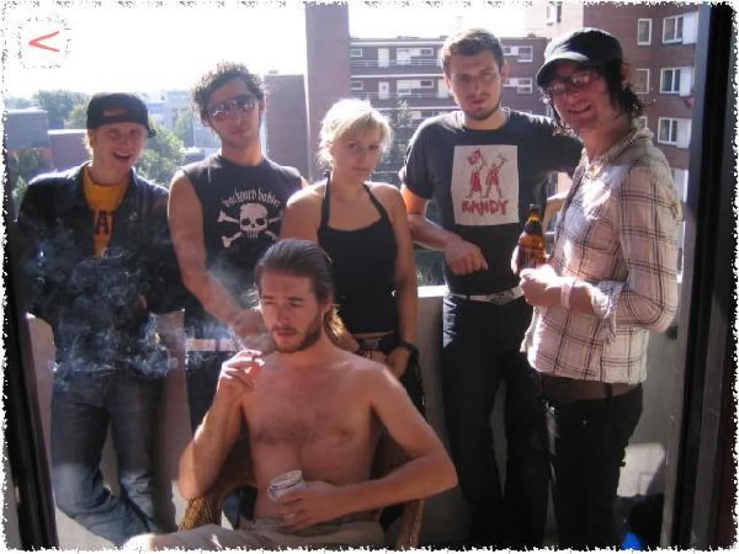 The Heartbreak Motel und Crew auf Hotelbalkon im Vorfeld des Reeperbahn Festivals 2006