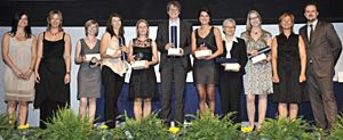 Sieben von 17 Absolventen waren zur Graduierungsfeier an die Donau-Universität Krems gereist (Foto: Wolfgag Simlinger)