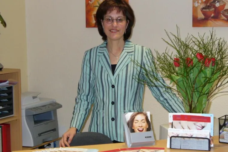 Etwas Neues wagen ... Portrait der Gründerin Ilona Kahle und ihrer Firma "Beauty Dent" bei Unternehmerinnenabend.de Bild: Etwas Neues wagen ... Portrait der Gründerin Ilona Kahle und ihrer Firma "Beauty Dent" bei Unternehmerinnenabend.de