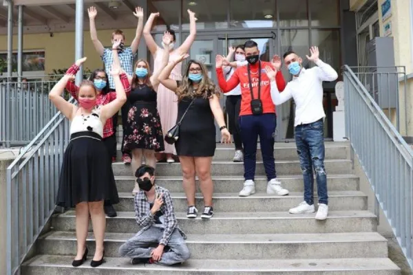 Bild: „Ein tolles Gefühl“: Ulmer Azubis freuen sich über ihren Abschluss