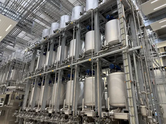 Bild: Rührwerke für eine neue OEM-Lackproduktionsanlage