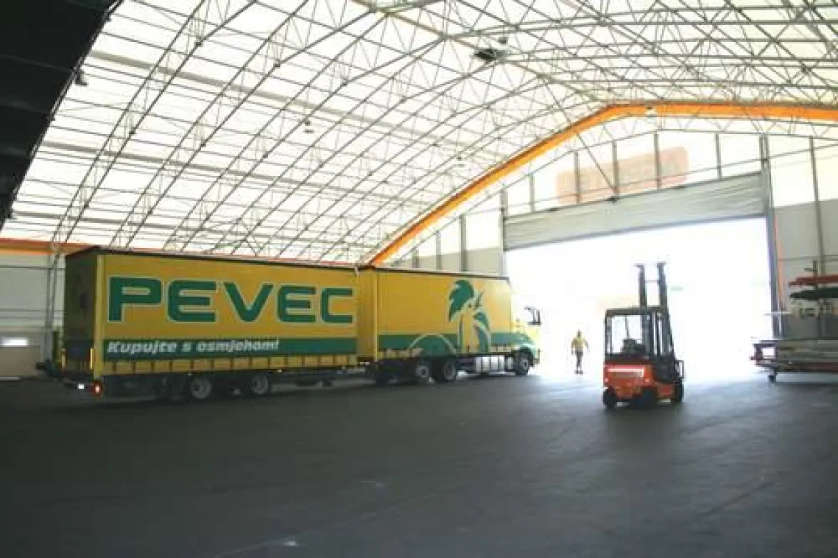 Satteldach-Planenhalle - in Kombination mit Schüttgutwänden die ideale Getreidelagerhalle