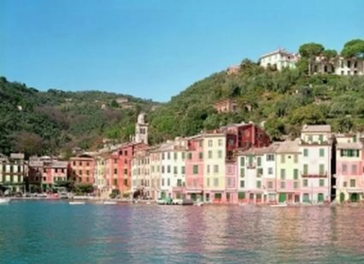 Mit dem Farbplan von Sikkens wurde das ursprüngliche Stadtbild des Fischerdorfes Portofino wiederhergestellt. © Akzo Nobel Deco GmbH | Geschäftsbereich Marke Sikkens