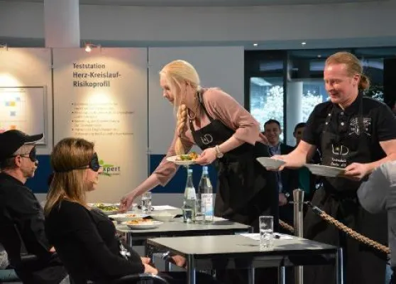 Bild: Kochduell mit Joey Kelly in der Gothaer Versicherung - L & D unterstützte guten Zweck
