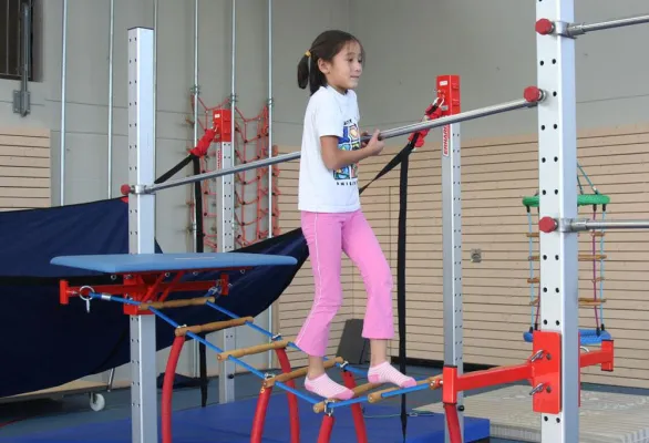 Bild: Sportunterricht wird zum Erlebnissport - Die „Bewegte Sporthalle“ feiert Weltpremiere in Würzburg