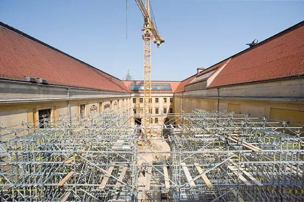 Bild: Zentraldepot Albertinum, Dresden, Deutschland - PERI UP bringt Arche aus Stahl und Beton zum Schweben