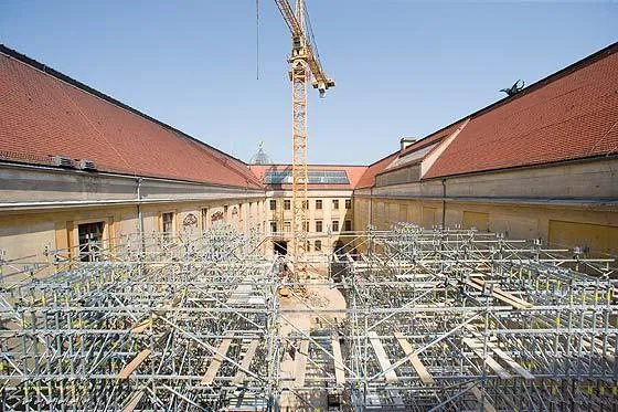 Bild: Zentraldepot Albertinum, Dresden, Deutschland - PERI UP bringt Arche aus Stahl und Beton zum Schweben