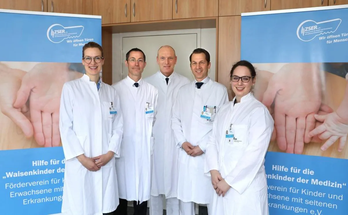 Die Beteiligten an einem neuen Forschungsprojekt für Morbus-Osler-Patienten. © UKR/Klaus Völcker