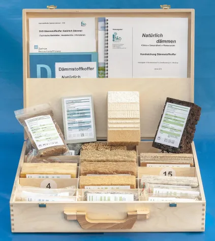 Bild: Dämmstoffkoffer "Natürlich dämmen" – jetzt ausleihbar
