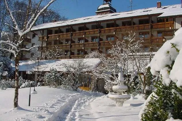 Bild: Yachthotel Chiemsee, 4-Sterne Hotel in Prien am Chiemsee geht Weg ins Web 2.0