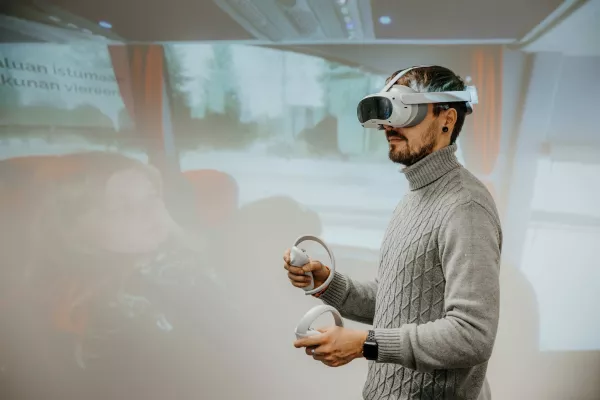 Bild: Mit VR-Brillen den beruflichen Alltag trainieren