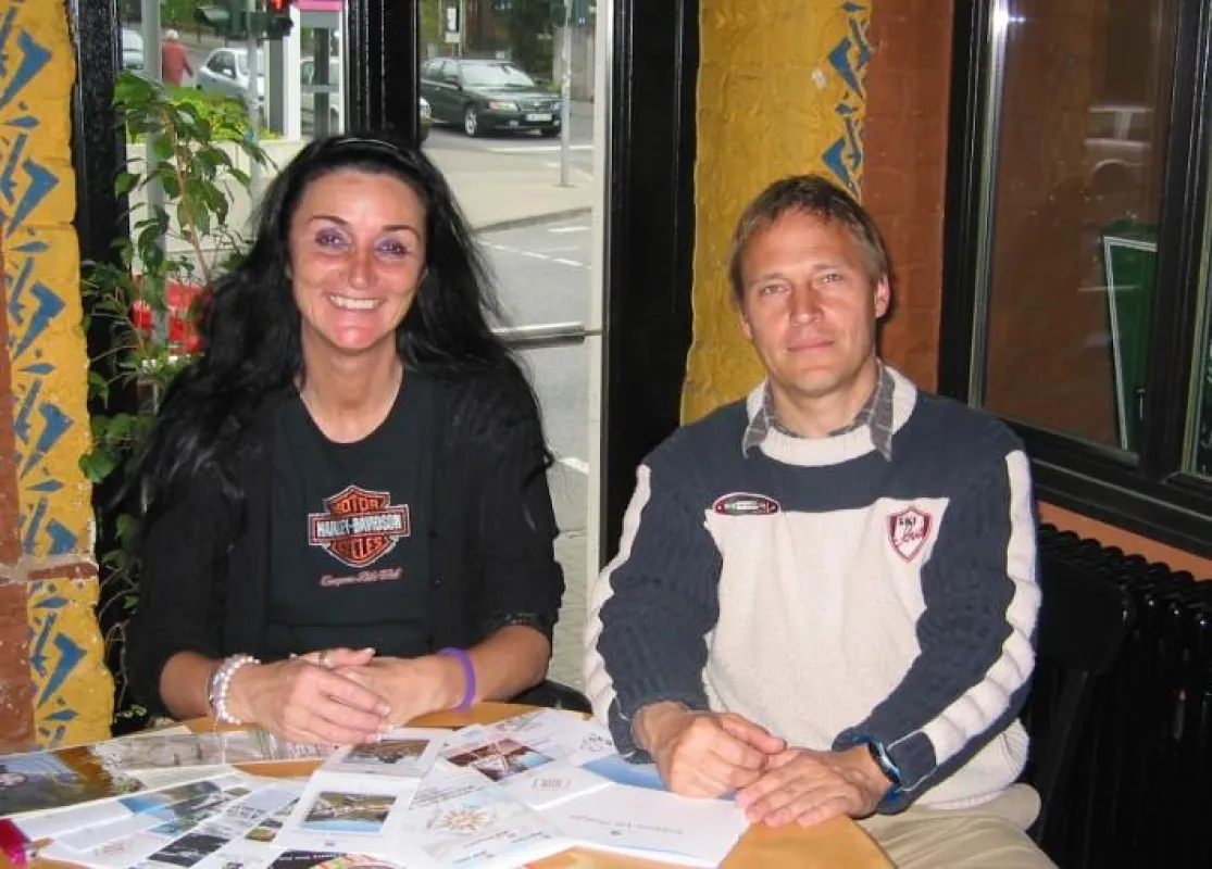 v.l.: Manuela Giorgis von Giorgis, Wagner & Partner Ltd. und Detlef Sommer, Smallest Whisky Bar on earth
