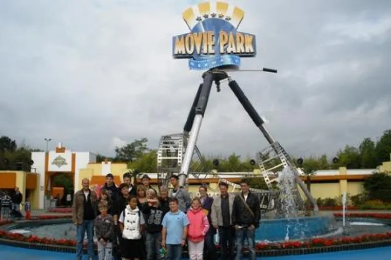 Bild: Die Kids vom SOS-Kinderdorf in Lüdenscheid entdecken mit den Marriott Hotels den Movie Park in Bottrop