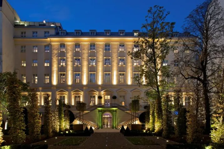 Bild: Herzlichen Glückwunsch – das Kempinski Hybernská Prague feiert seinen zweiten Geburtstag