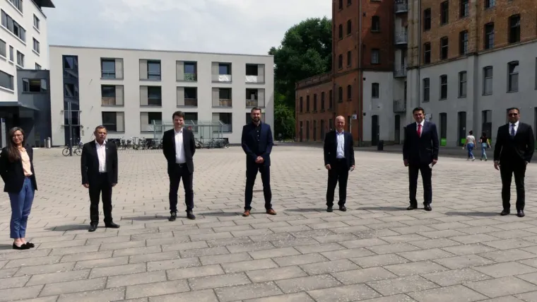 Bild: Indischer Generalkonsul besucht IT-Cluster Oberfranken