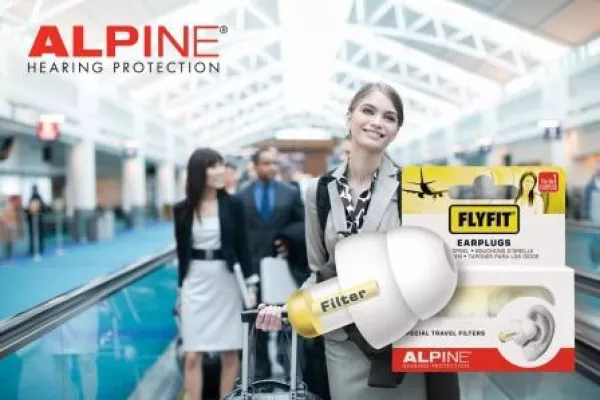 Bild: Entspanntes Reisen mit den Alpine FlyFit Ohrstöpseln