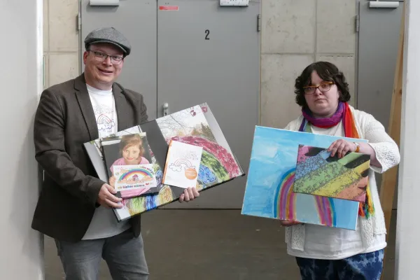 "Ich schenke dir (m)einen Regenbogen" - Kinderkunstausstellung sucht Regenbogenbilder Bild: "Ich schenke dir (m)einen Regenbogen" - Kinderkunstausstellung sucht Regenbogenbilder