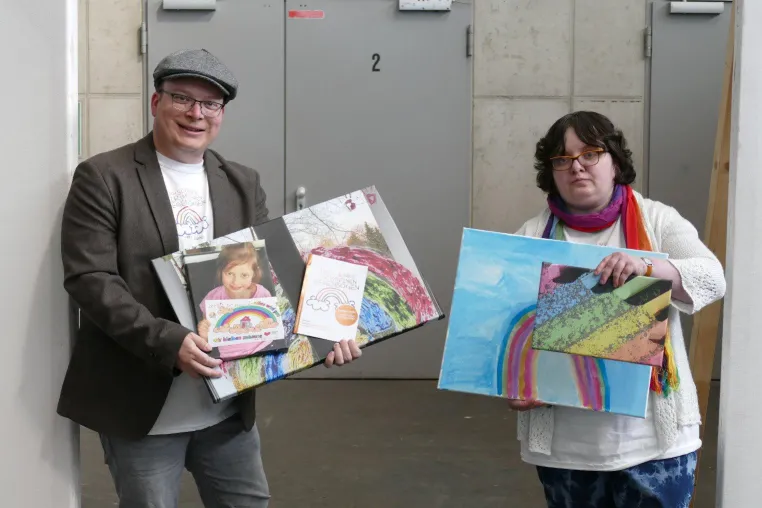 "Ich schenke dir (m)einen Regenbogen" - Kinderkunstausstellung sucht Regenbogenbilder Bild: "Ich schenke dir (m)einen Regenbogen" - Kinderkunstausstellung sucht Regenbogenbilder