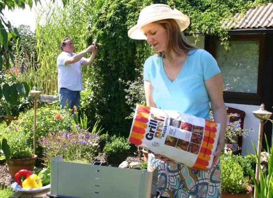 Bild: Grillprofi - Grillen ist längst nicht mehr bloß reine Männersache - Auch die Frauen entdecken das BBQ