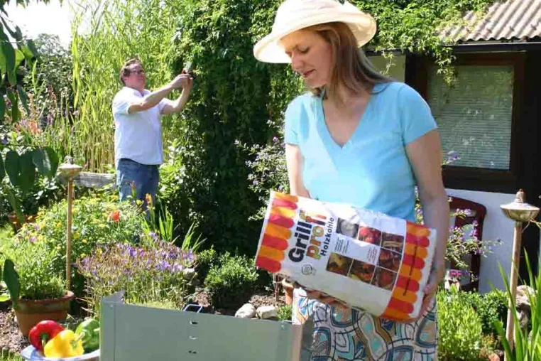 Grillprofi - Grillen ist längst nicht mehr bloß reine Männersache - Auch die Frauen entdecken das BBQ Bild: Grillprofi - Grillen ist längst nicht mehr bloß reine Männersache - Auch die Frauen entdecken das BBQ