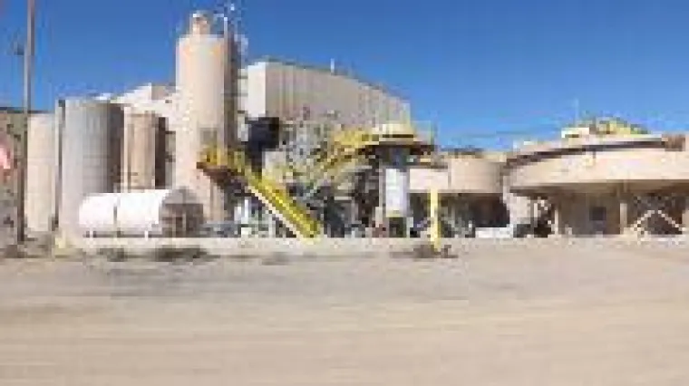 Bild: Ein Schwimmbecken voller Gold