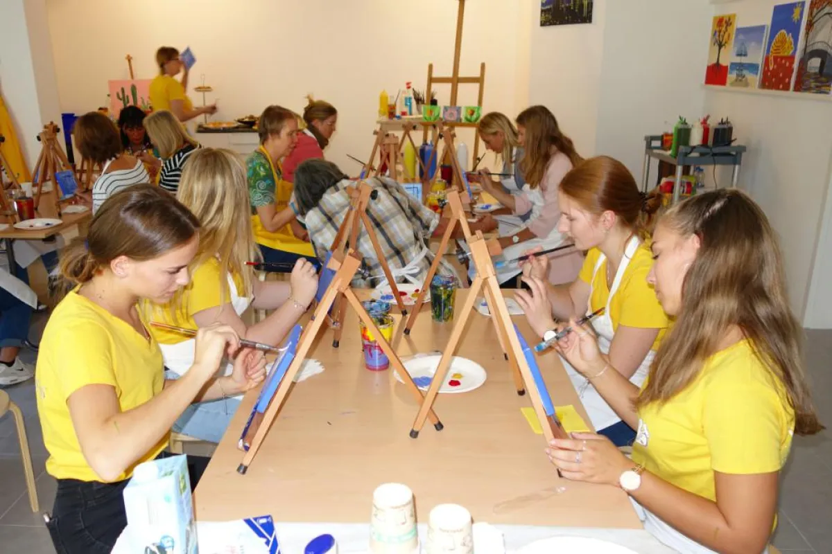 Pinsel, Farbe, Leinwand - Bei den Painting Partys werden die Gäste zu Künstlern