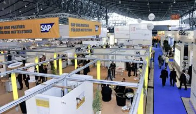Bild: Steeb konfiguriert SAP-Lösungen live auf der Messe