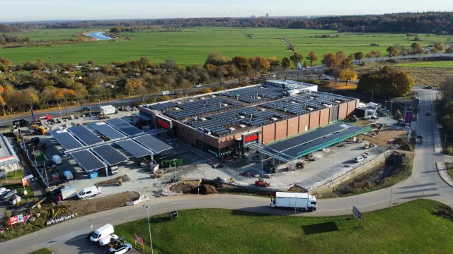 Bild: SAPOtech realisiert Photovoltaik-Großanlage für den famila-Markt in Itzehoe