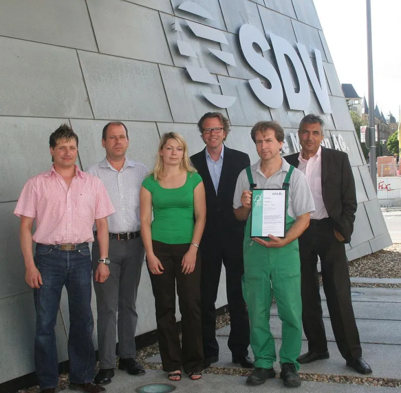 Frank Zawidzki (Warenausgang), Thomas Reichelt (Produktionsleiter), Susanne Lötzsch (Auftragsmanagement), Christoph Deutsch (Vorstandsvorsitzender), Uwe Pönitzsch (Wareneingang) u. Franz Schiederer (V