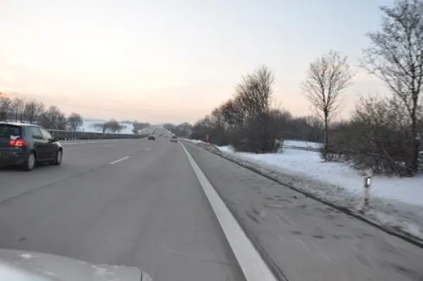 Bild: Reisewochenende: Autoverkehr ebbt ab