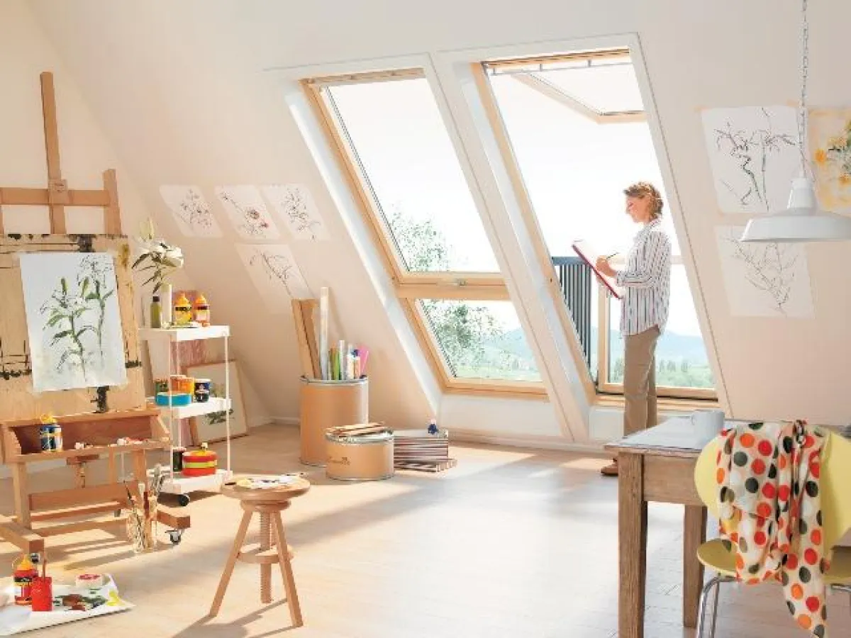 Viel Licht und Ausblick bietet das VELUX Open Air, das sich im Handumdrehen zu einem balkonähnlichen Dachaustritt verwandeln lässt. Foto: VELUX Deutschland GmbH