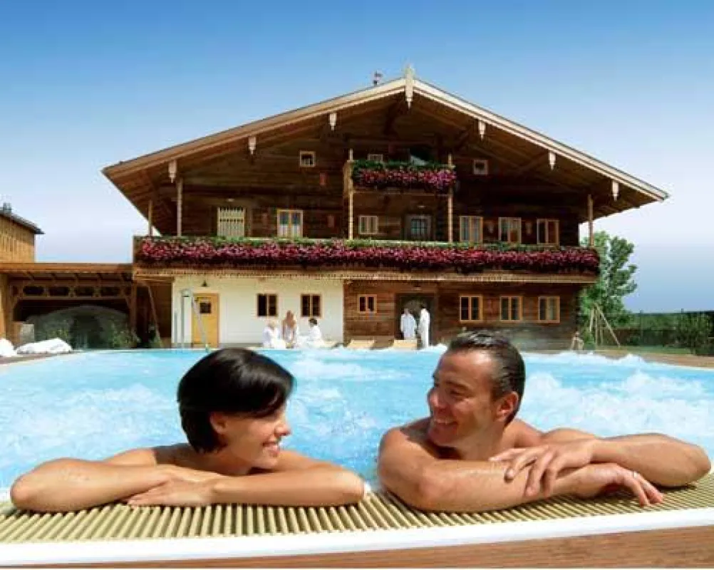 Sauna mit Fünf-Sterne-Ambiente: Der Saunahof in Bad Füssing wurde jetzt vom Deutschen Saunabund als Premium-Saunaanlage ausgezeichnet. Foto: Kurverwaltung Bad Füssing