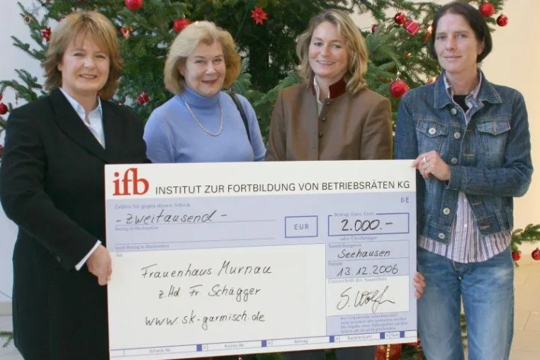 ifb KG spendet 2.000.- EUR für das Frauenhaus Murnau Bild: ifb KG spendet 2.000.- EUR für das Frauenhaus Murnau