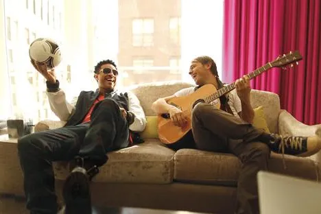 Bild: EM 2012: Shaggy und Leo Aberer singen „Football Is My Life“