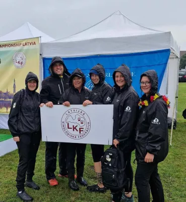 Bild:   Mirals Tiernahrung gratuliert                                                                             