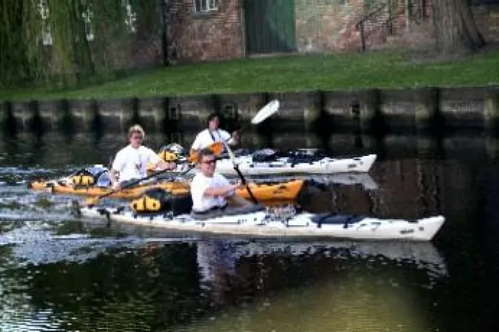 Bild: Blaues Band geküpft