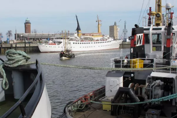 Bild: Kurs aufs Meer: Schiffstouren in Cuxhaven