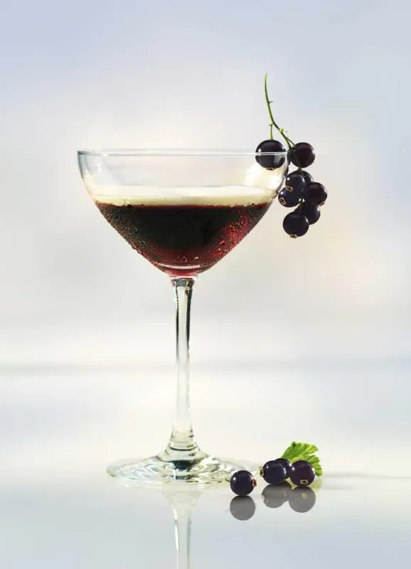 CHANTRÉ Samt und Seide: Sommerfeeling auf dem Balkon mit einem fruchtig-süßen, eiskalt gemixten Cocktail!