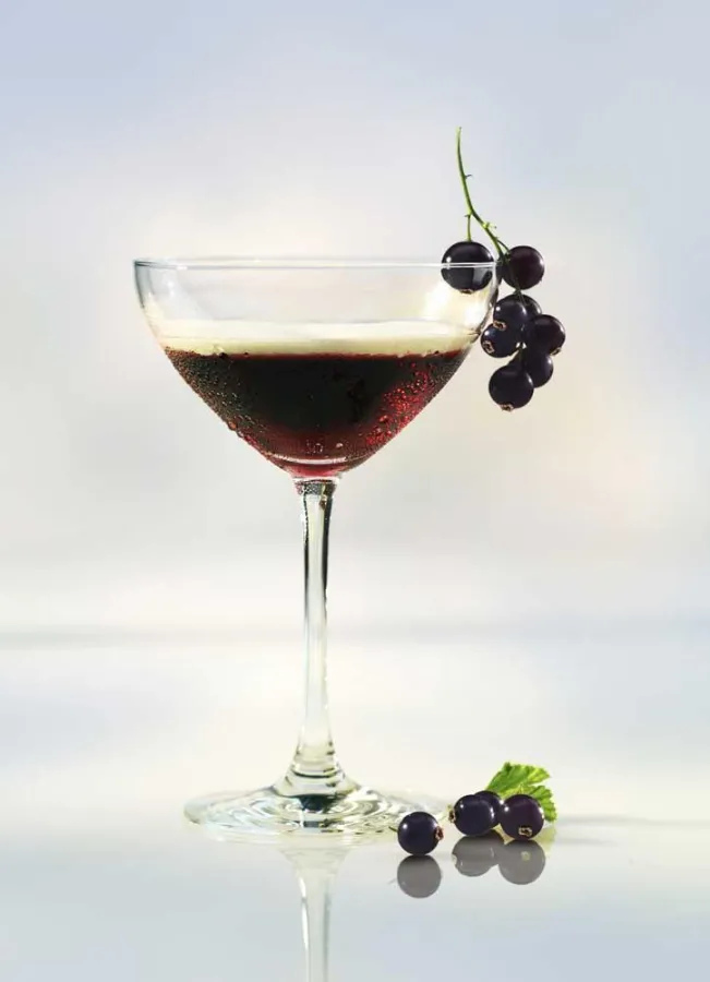 CHANTRÉ Samt und Seide: Sommerfeeling auf dem Balkon mit einem fruchtig-süßen, eiskalt gemixten Cocktail!