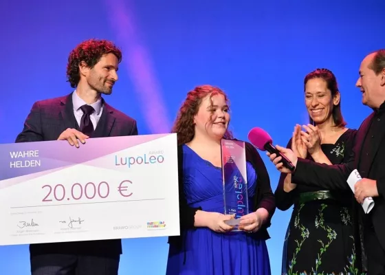 Bild: LupoLeo-Award „Wahre Helden“- an Giulianna Göb von FAIR.STÄRKEN e.V. in Köln