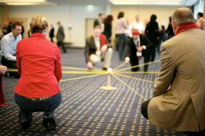 Teamentwicklung zwischen Seminar und Erlebnis Bild: Teamentwicklung zwischen Seminar und Erlebnis