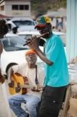 Bild: Kleeblätter und Pint Guiness in der Karibik