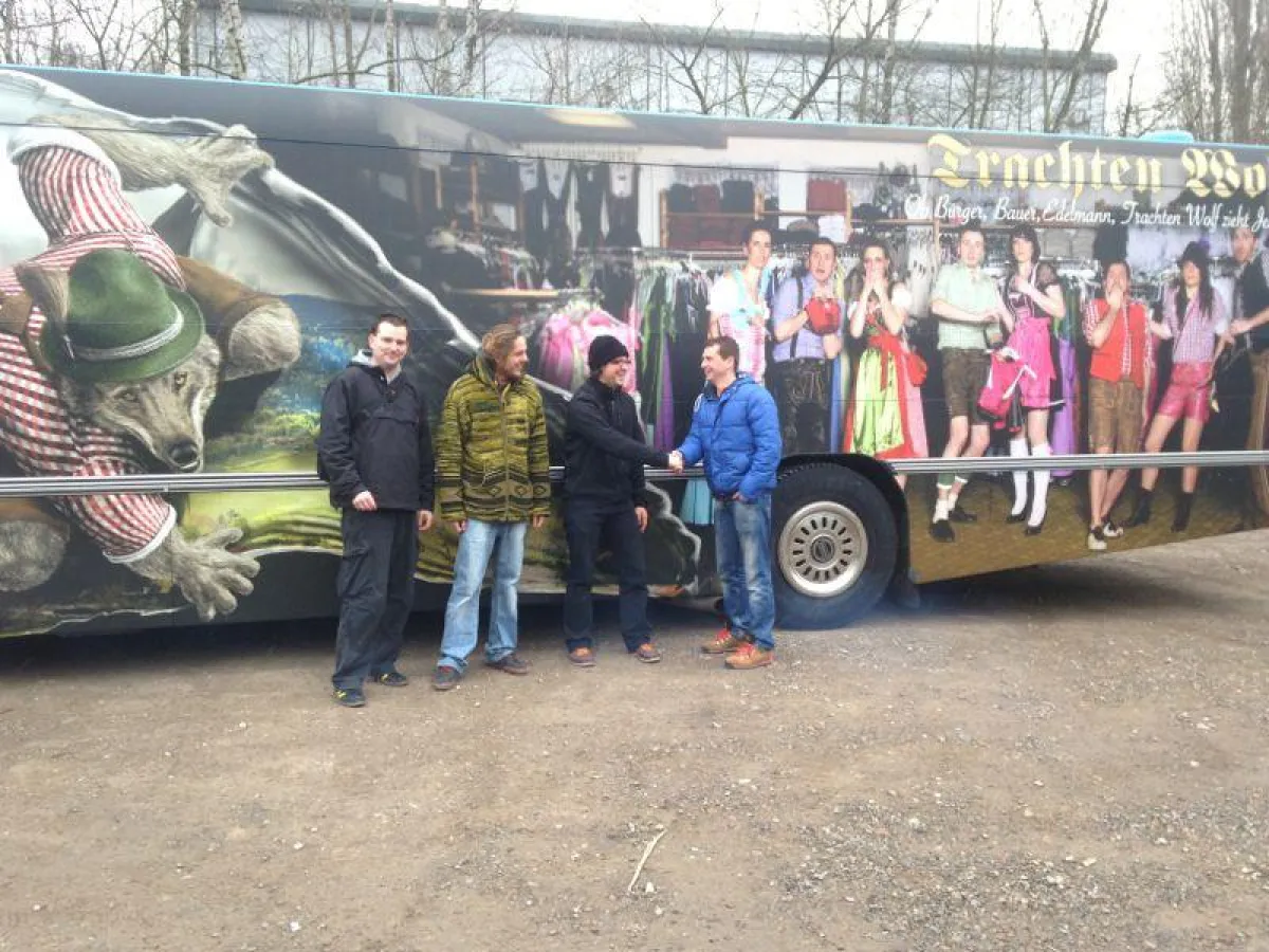 Der Trachtenbus ist fertig und wird nach Neugestaltung den Inhabern übergeben