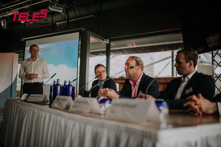 TELES Lounge überzeugt mit spannenden Diskussionen von Experten zum Thema Cloud UC Bild: TELES Lounge überzeugt mit spannenden Diskussionen von Experten zum Thema Cloud UC