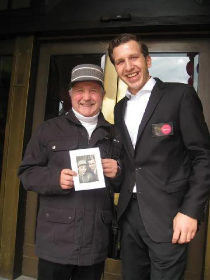 Grand Hotel Operations Manager Dominik Ritz mit Richard Blendinger