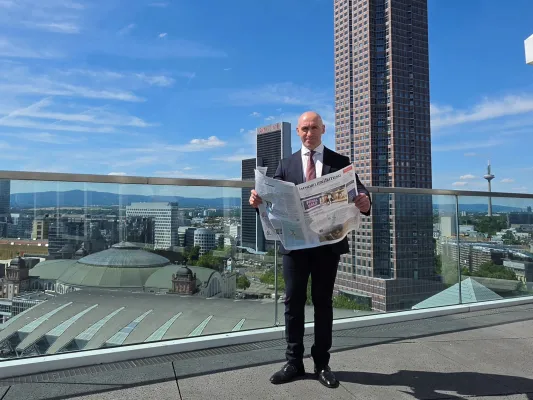 Bild: Ronny Kazyska als Gastautor in der Immobilien Zeitung zur Rolle von KI in der Immobilienbewertung