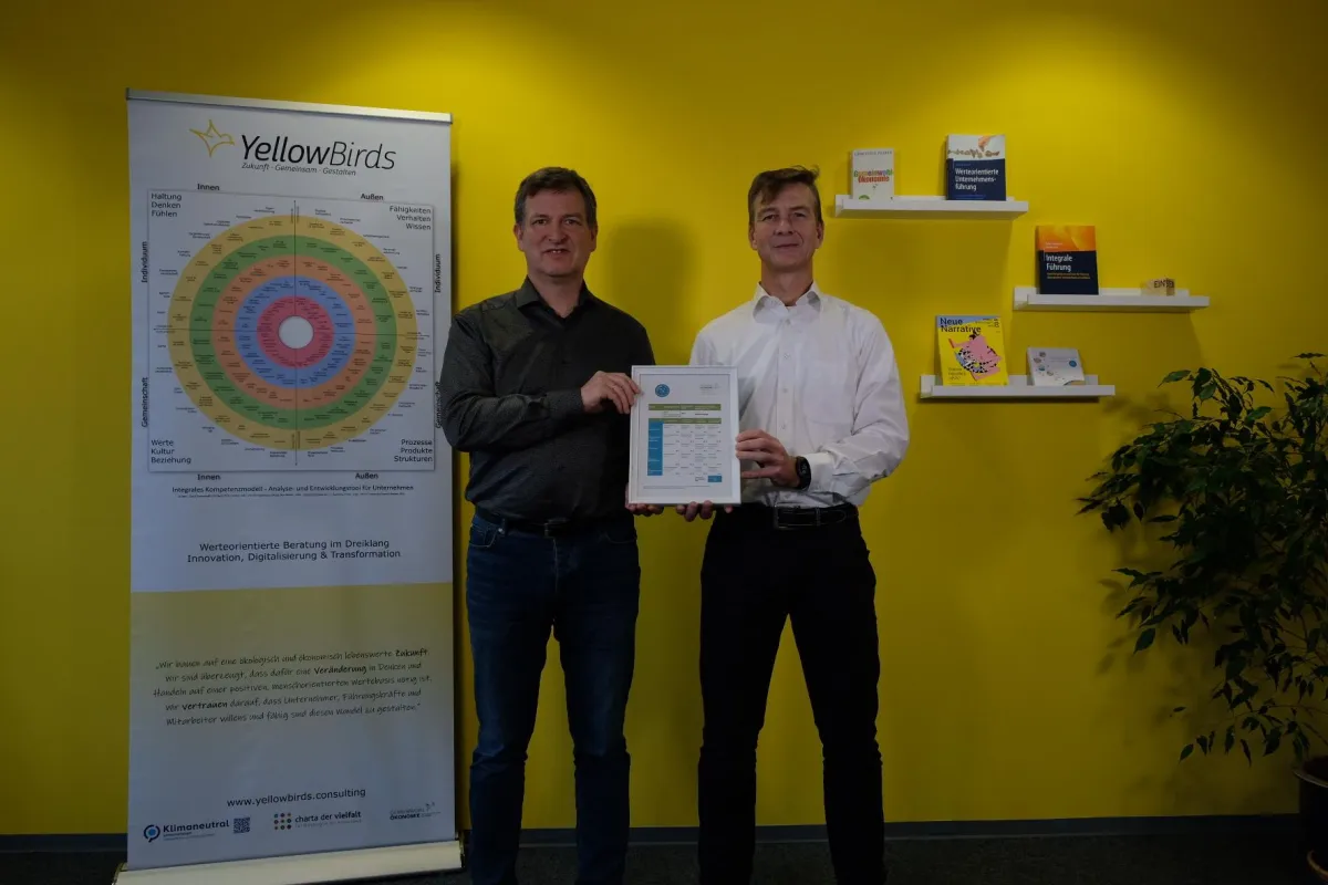 Matthias Rausch und Jens Nitsche mit dem Gemeinwohltestat